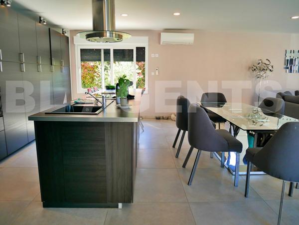 Villa d’Architecte d’Exception avec Vue Panoramique 360° à Bagnols-en-Forêt.