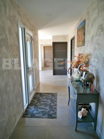 Villa d’Architecte d’Exception avec Vue Panoramique 360° à Bagnols-en-Forêt.