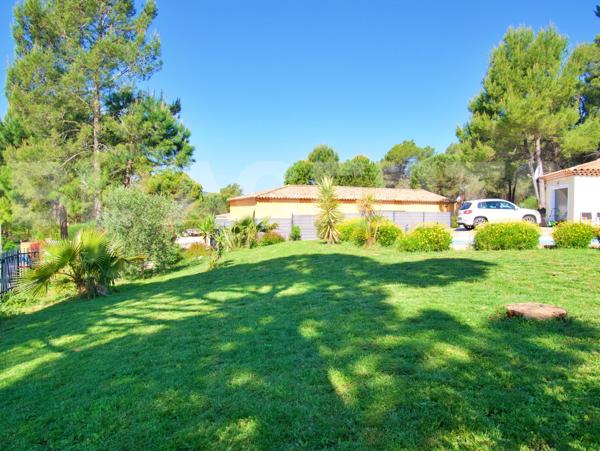 Villa d’Architecte d’Exception avec Vue Panoramique 360° à Bagnols-en-Forêt.