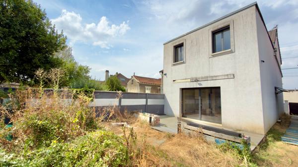 MAISON 6 PIÈCES 141 M² - ATHIS-MONS -  JARDIN, SOUS-SOL ET TERRASSE