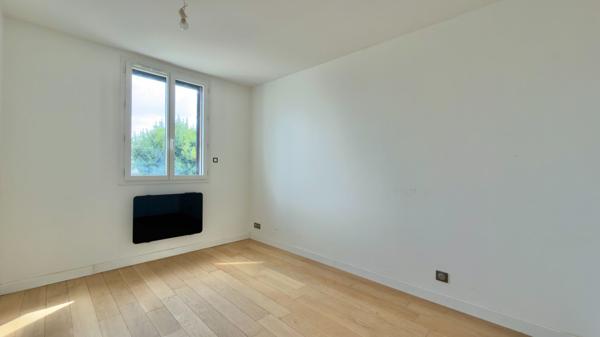 MAISON 6 PIÈCES 141 M² - ATHIS-MONS -  JARDIN, SOUS-SOL ET TERRASSE