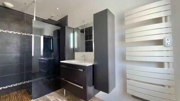 MAISON 6 PIÈCES 141 M² - ATHIS-MONS -  JARDIN, SOUS-SOL ET TERRASSE