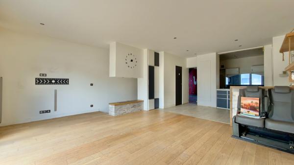 MAISON 6 PIÈCES 141 M² - ATHIS-MONS -  JARDIN, SOUS-SOL ET TERRASSE