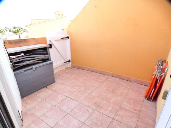 Roquille. Studio mezzanine avec terrasse et parking