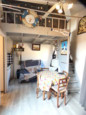 Roquille. Studio mezzanine avec terrasse et parking