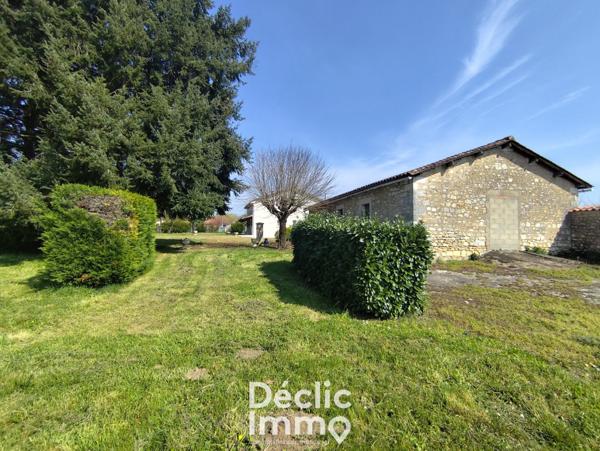 Vente maison en pierre La rochefoucauld, 292m² 9 pièces 255 000€ avec garage
