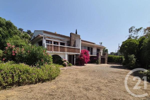 Maison à vendre  7 pièces - 199,28 m 2   ROQUEBRUNE SUR ARGENS  - 83