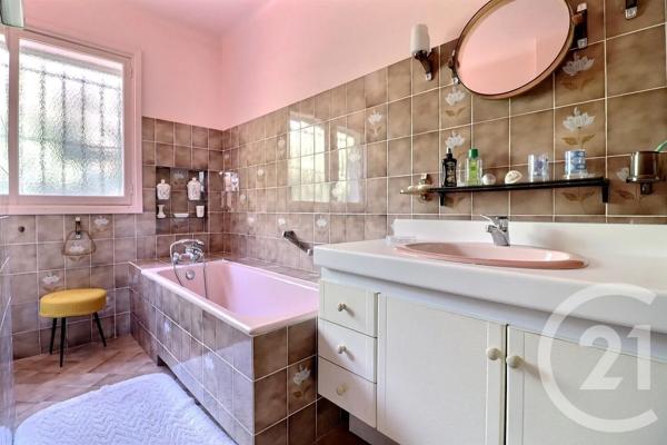 Maison à vendre  7 pièces - 199,28 m 2   ROQUEBRUNE SUR ARGENS  - 83