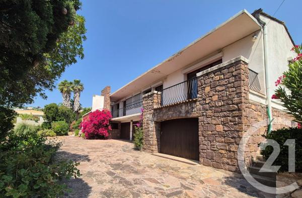 Maison à vendre  7 pièces - 199,28 m 2   ROQUEBRUNE SUR ARGENS  - 83