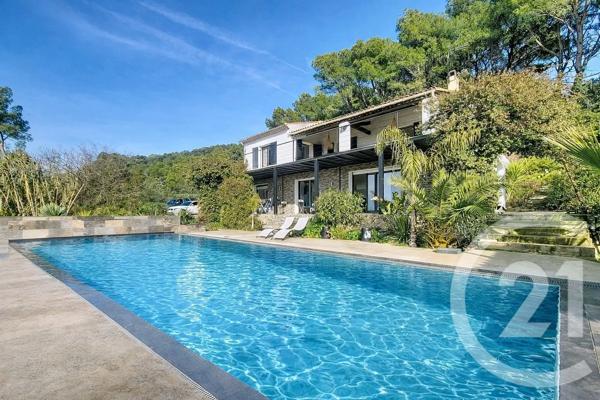 Maison à vendre  7 pièces - 199,28 m 2   ROQUEBRUNE SUR ARGENS  - 83