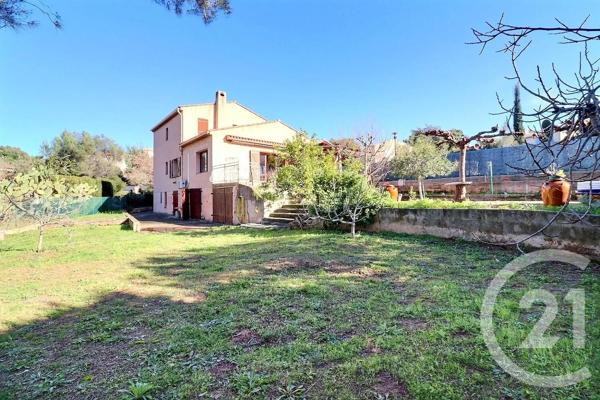 Maison à vendre  7 pièces - 199,28 m 2   ROQUEBRUNE SUR ARGENS  - 83