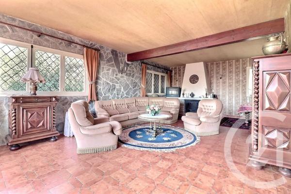 Maison à vendre  7 pièces - 199,28 m 2   ROQUEBRUNE SUR ARGENS  - 83
