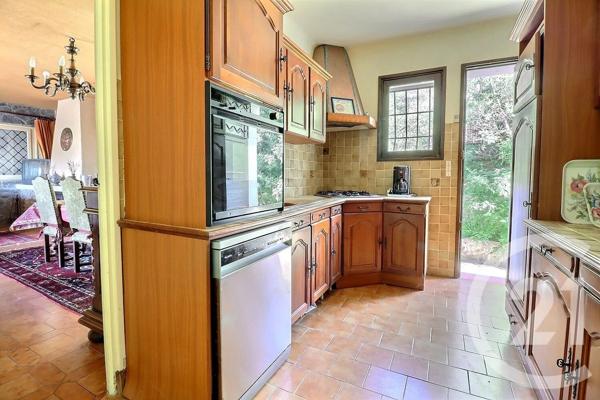 Maison à vendre  7 pièces - 199,28 m 2   ROQUEBRUNE SUR ARGENS  - 83