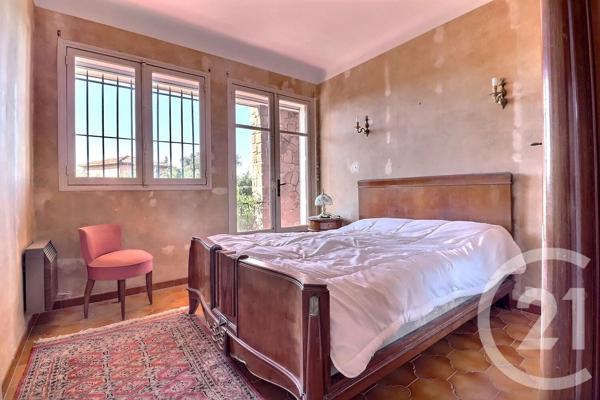 Maison à vendre  7 pièces - 199,28 m 2   ROQUEBRUNE SUR ARGENS  - 83