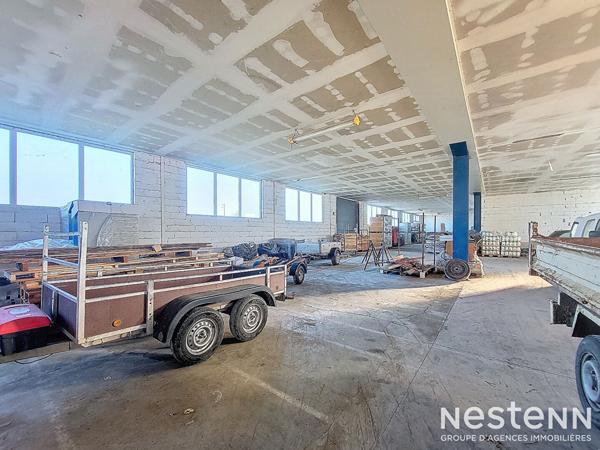 A Vendre Bâtiment de 800 m² sur parcelle d'environ 4 000 m² à Mézin