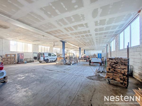 A Vendre Bâtiment de 800 m² sur parcelle d'environ 4 000 m² à Mézin