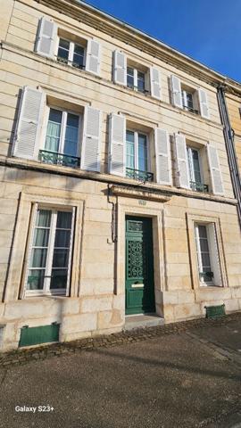 Maison - 9 pièces - 195 m²