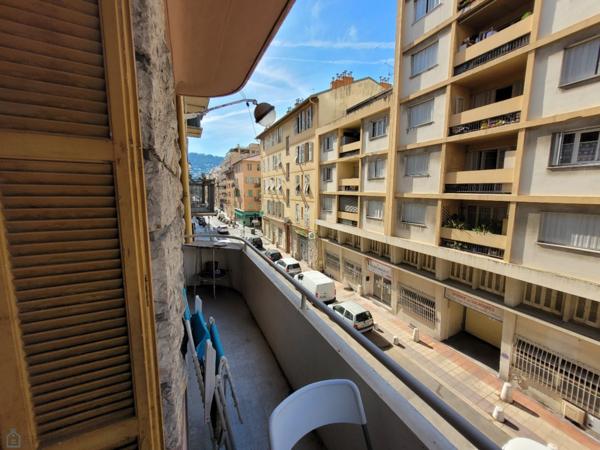 VASTE 2 PIECES AVEC BALCON