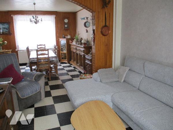 MAISON MITOYENNE à 2 pas de la place 3 chambres cour garage