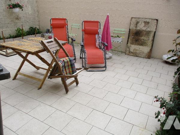 MAISON MITOYENNE à 2 pas de la place 3 chambres cour garage