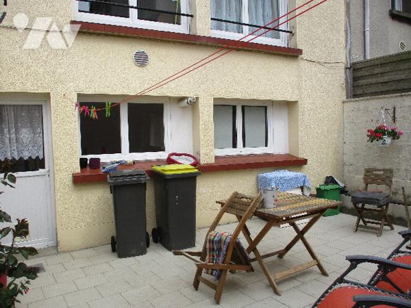 MAISON MITOYENNE à 2 pas de la place 3 chambres cour garage