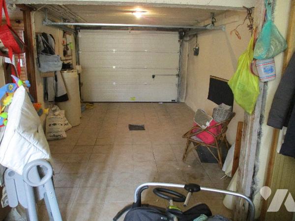 MAISON MITOYENNE à 2 pas de la place 3 chambres cour garage