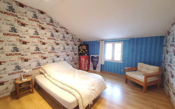 MAISON SUR SOUS-SOL - 5 CHAMBRES ET +