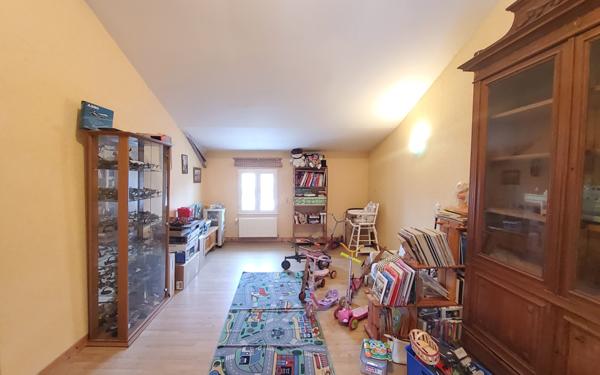 MAISON SUR SOUS-SOL - 5 CHAMBRES ET +