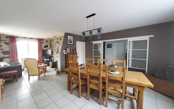 MAISON SUR SOUS-SOL - 5 CHAMBRES ET +