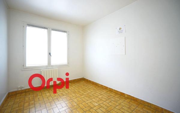 Immeuble à vendre    4 pièces •  Bernay