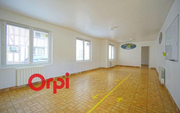 Immeuble à vendre    4 pièces •  Bernay