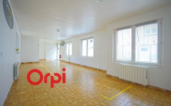 Immeuble à vendre    4 pièces •  Bernay