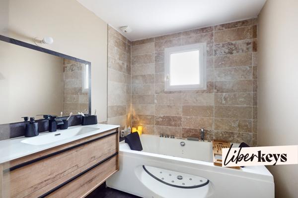 Grande maison moderne et récente