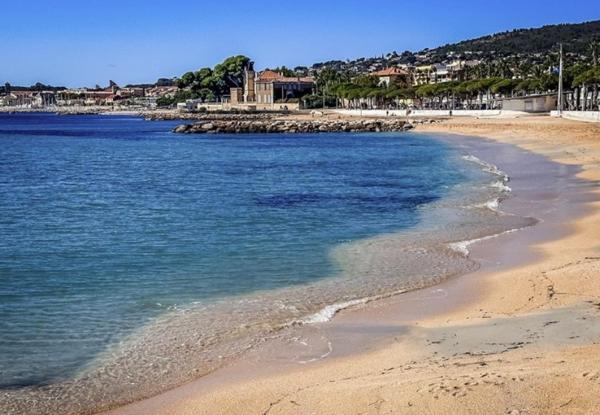 T5 lumineux à 2 pas des plages et du centre-ville