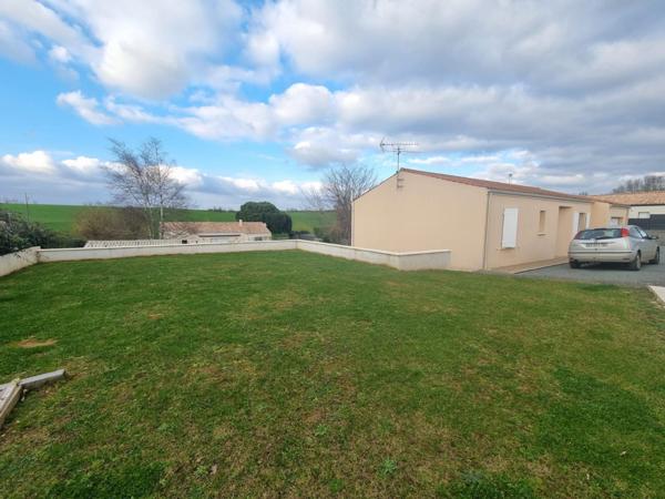 A découvrir sans tarder : charmante maison lumineuse avec garage et jardin clos.
