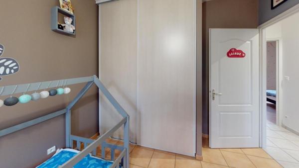 A découvrir sans tarder : charmante maison lumineuse avec garage et jardin clos.