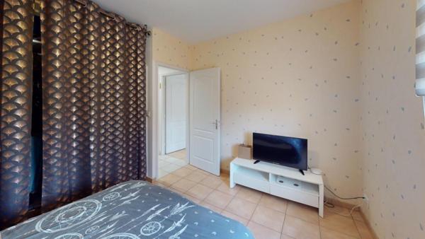 A découvrir sans tarder : charmante maison lumineuse avec garage et jardin clos.