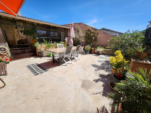 EXCLUSIVITE A SAINT SATURNIN LES AVIGNON - COEUR DE VILLAGE - CHARMANTE MAISON AVEC GRANDE TERRASSE 50 M² ET GRAND GARAGE DE 50 M²