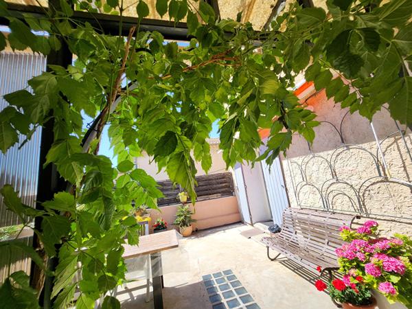 EXCLUSIVITE A SAINT SATURNIN LES AVIGNON - COEUR DE VILLAGE - CHARMANTE MAISON AVEC GRANDE TERRASSE 50 M² ET GRAND GARAGE DE 50 M²