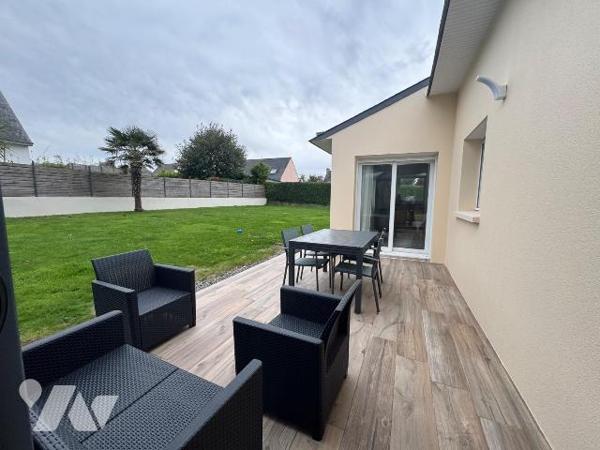 Maison T6 avec Garage, hangar de 60m2 indépendant, serre. 

PLOUGUERNEAU, à environ 800 mètre...