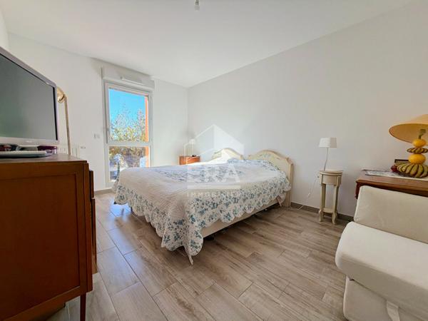 A VENDRE 84120 PERTUIS MAISON TYPE 5 PIECES DE 94 M² AVEC JARDIN ET 2 PLACES DE STATIONNEMENT.
