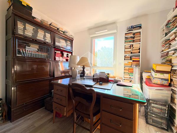 A VENDRE 84120 PERTUIS MAISON TYPE 5 PIECES DE 94 M² AVEC JARDIN ET 2 PLACES DE STATIONNEMENT.