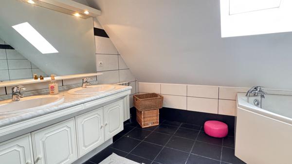 ROMORANTIN LANTHENAY - MAISON 6 CHAMBRES A VENDRE AVEC PISCINE