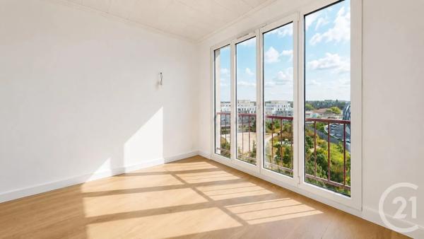 Appartement F3 à vendre  4 pièces - 67,31 m 2   LA COURNEUVE  - 93