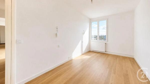 Appartement F3 à vendre  4 pièces - 67,31 m 2   LA COURNEUVE  - 93