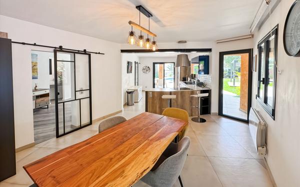 Maison à vendre    9 pièces • 257 m2 Antibes