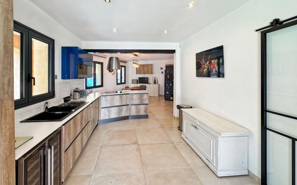 Maison à vendre    9 pièces • 257 m2 Antibes