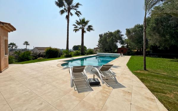 Maison à vendre    9 pièces • 257 m2 Antibes