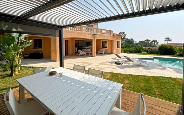 Maison à vendre    9 pièces • 257 m2 Antibes