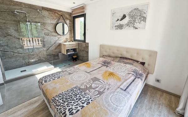 Maison à vendre    9 pièces • 257 m2 Antibes